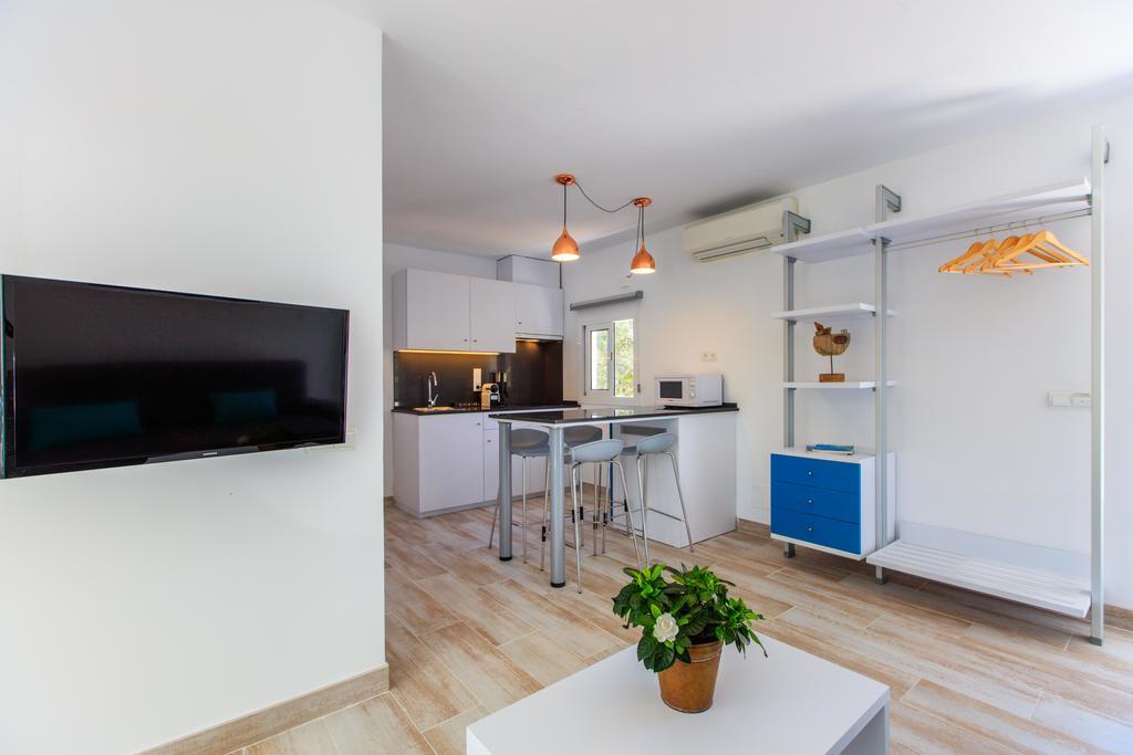 Pinos Playa Suites Platja de Migjorn Zewnętrze zdjęcie